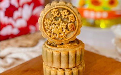 Traditional Mooncake with Salted Egg Yolk